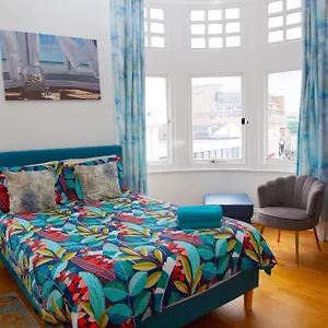 Seaside Centre - Large 3br, Wifi, 8 Min Walk Apartment Bournemouth
