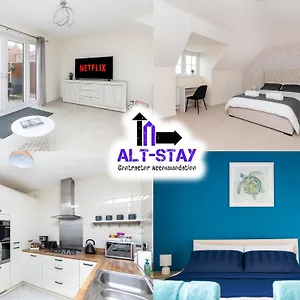  Holiday home Spacious Modern Home: Leeds Gateway For Groups & Contractors
